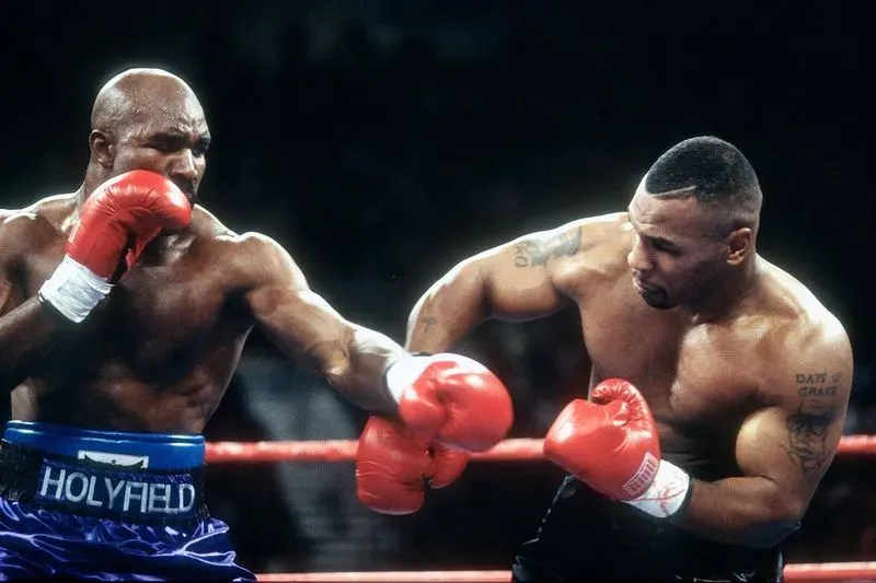 Майк Тайсон против Лари Холмса Mike Tyson vs. Larry HolmesБой за звание абсолютного чемпиона мира: WBC, WBA и IBFWin by TKO