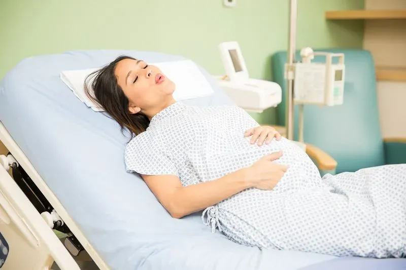 Дыхательные упражнения при родах беременности. Дыхательная гимнастика для беременных: при родах и схватках, противопоказания