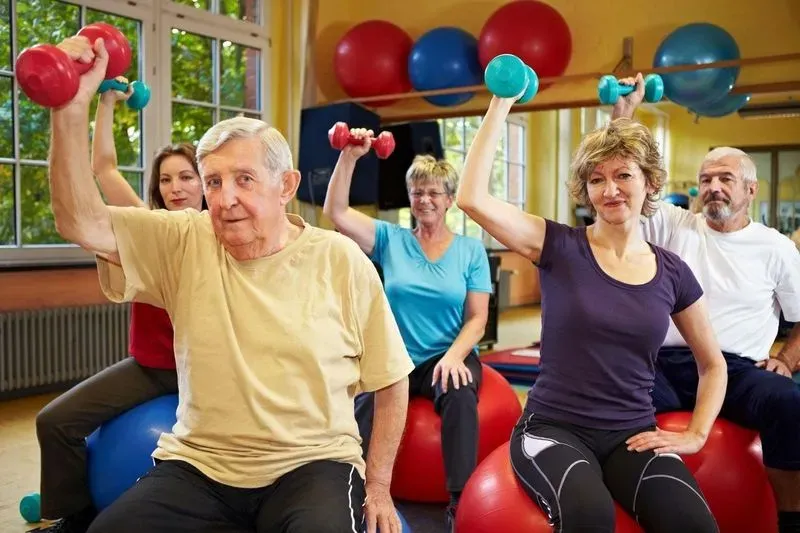 Гимнастический комплекс для пожилых. Гимнастика для пожилых людей, упражнения для тай-чи и цигун Физические упражнения для пожилых мужчин